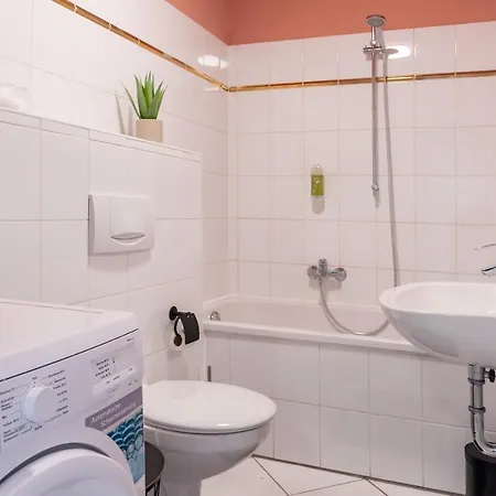 Apartment Three / Wifi / Netflix / 3 Getrennte Betten *